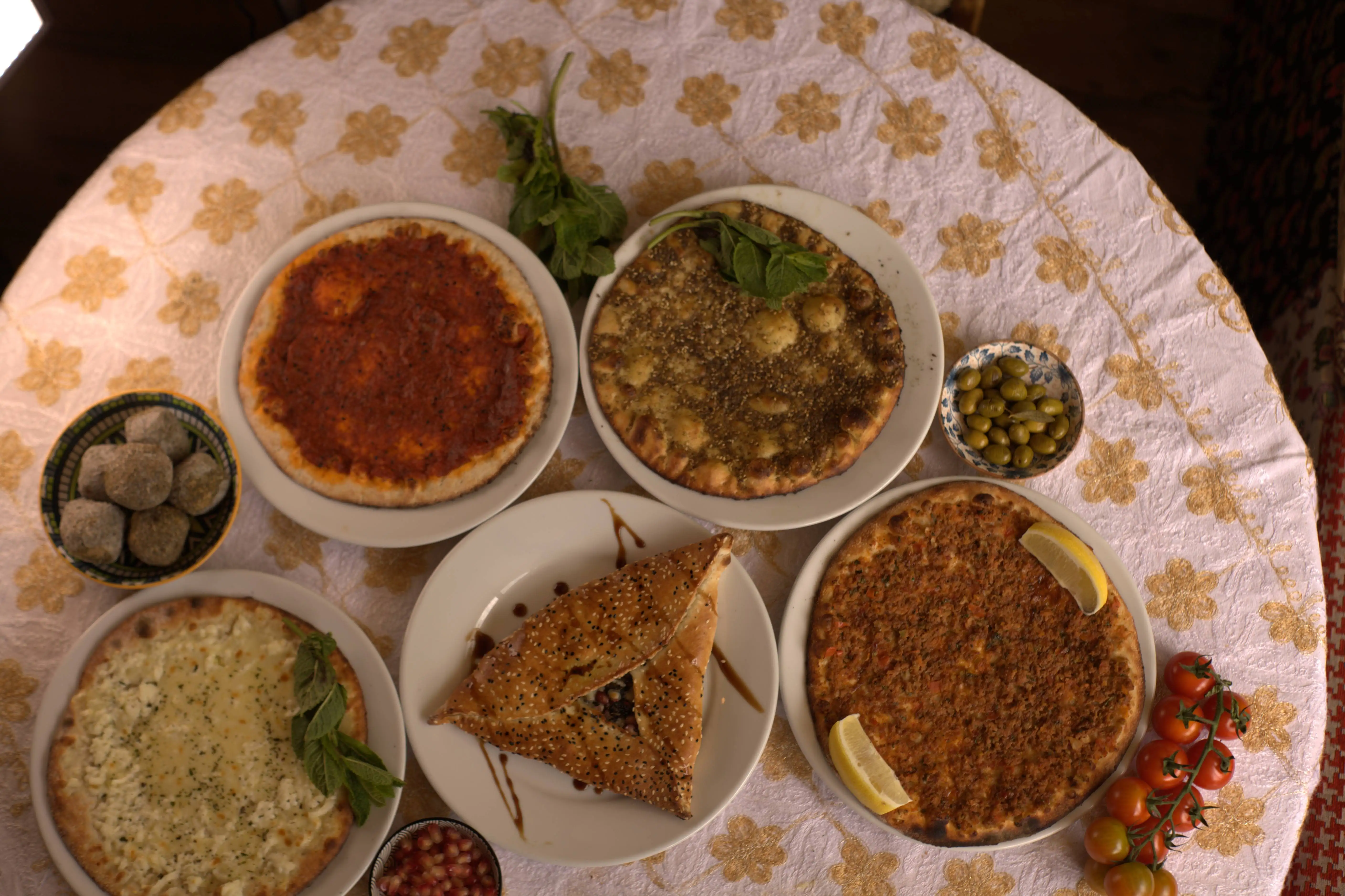 Special Nan with tomato and vegies